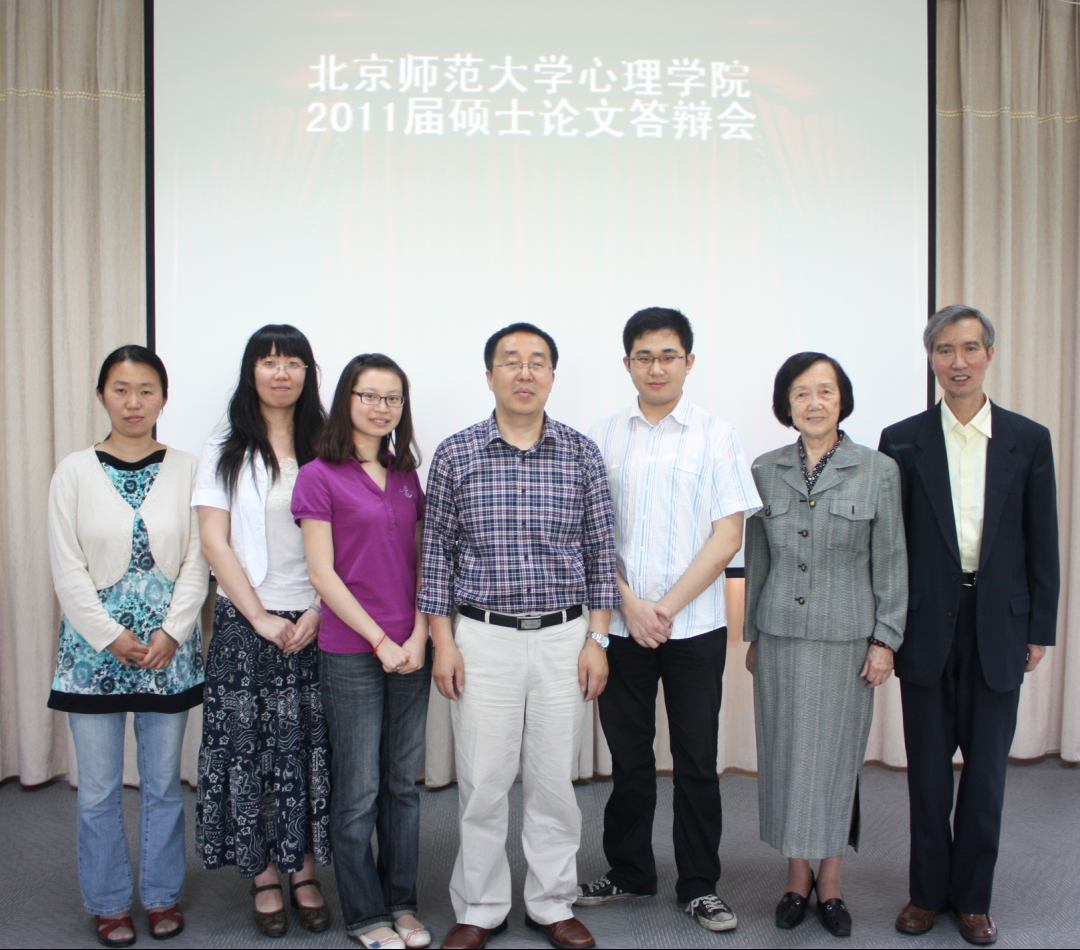 2011届硕士学位论文答辩合影